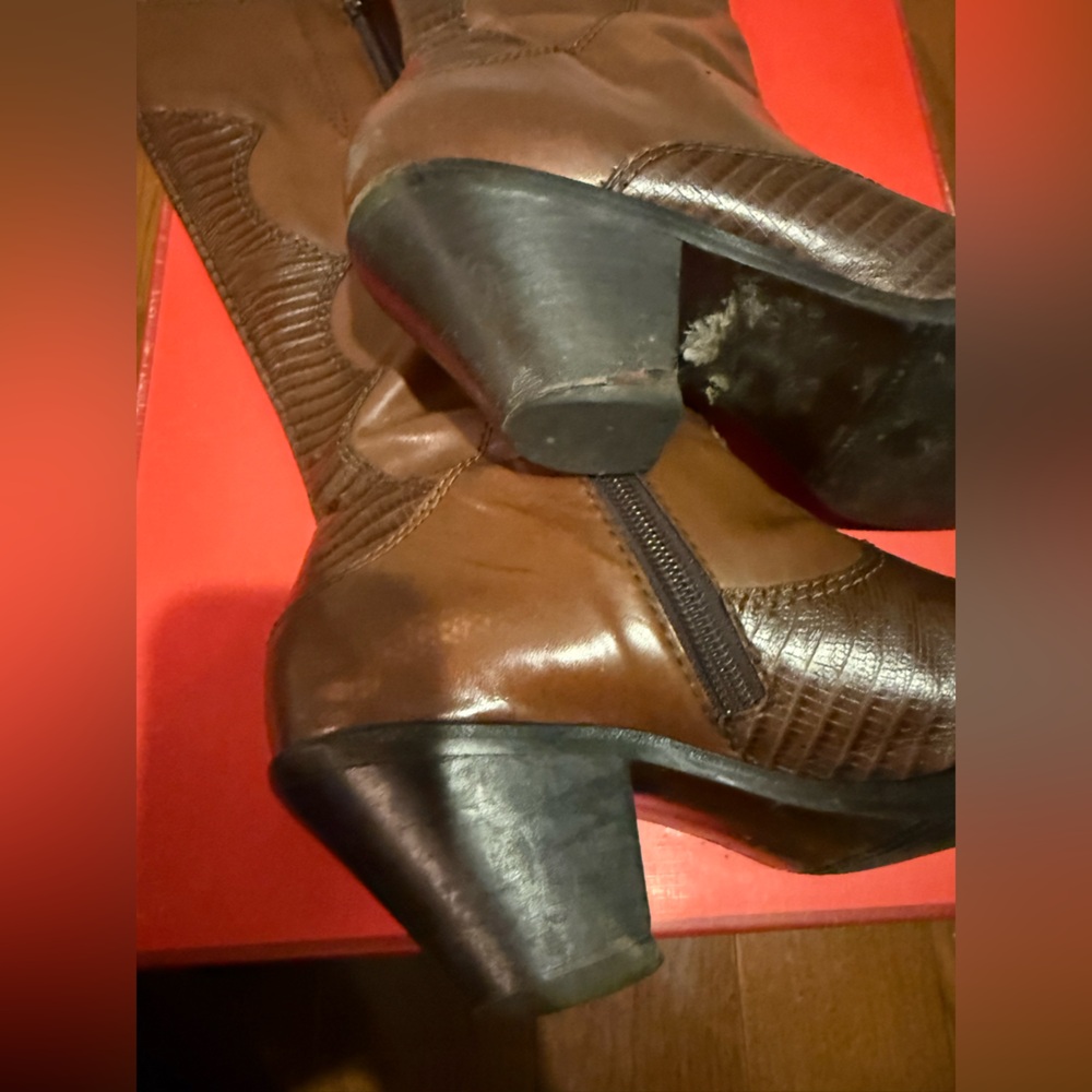 Luxurious Brown Leather Cowboy Boots - Picture 7 of 8